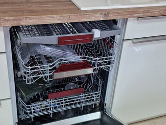 Geschirrspüler mit Besteckschublade
