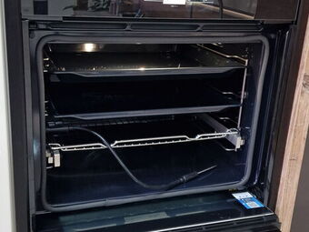 Neff Backofen mit versenkbarer Tür Pyrolyse und Kernthermometer